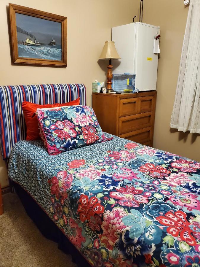 Hampton House Leilighet Clinton Township Eksteriør bilde